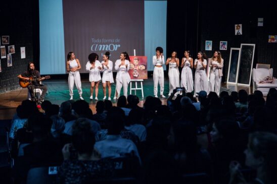 O Grupo Jovem Barrê de dança apresenta um pouco das diferentes formas de amor em Guarujá