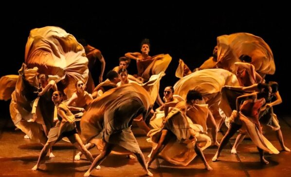 No período, mais de 9 mil pessoas, entre elas cerca de 2200 mil dançarinos de várias partes do Brasil, marcarão presença no Teatro Municipal Brás Cubas