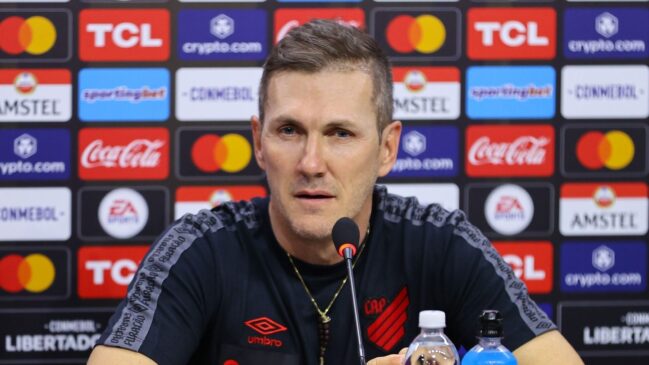 A troca de Odair Hellmann por Paulo Turra esfriou ou encerrou algumas negociações do Santos por reforços. Turra reavaliou vários jogadores e recusou alguns que estavam encaminhados.
