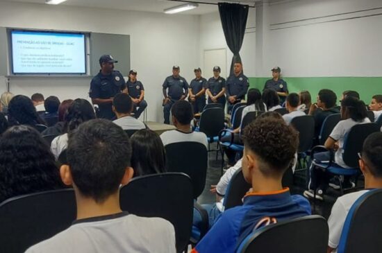 Direcionado a estudantes dos 8º e 9º anos do Ensino Fundamental e da Educação de Jovens e Adultos (EJA), o programa está sendo recebido com muito entusiasmo