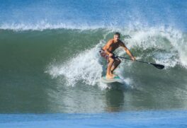 A vítima foi retirada do mar já desacordada por um outro surfista.