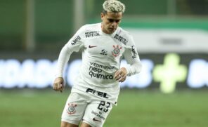 Fagner, assim como todo o time, não foi bem no jogo