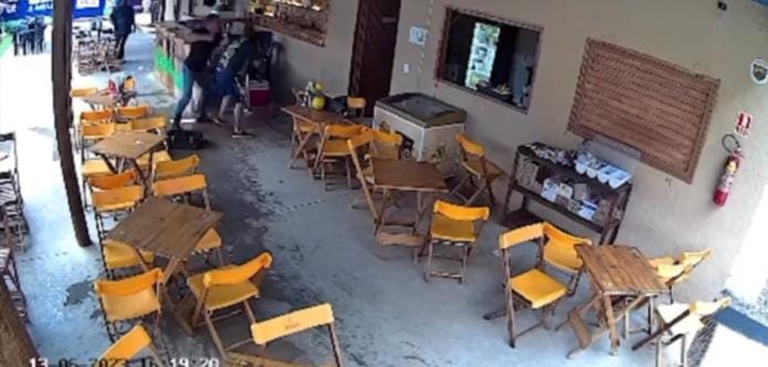 Câmeras flagraram agressão