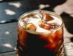 Uma reportagem da agência Reuters indicou que o aspartame, adoçante usado em refrigerantes sem açúcar como a Coca-Cola, será listado como cancerígeno por braço de pesquisa da OMS (Organização Mundial da Saúde).