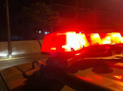 Ao perseguir os criminosos, os policiais precisaram reagir aos disparos