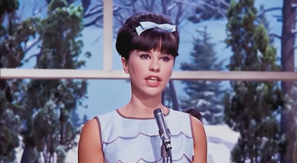 Astrud Gilberto ficou conhecida mundialmente por ter cantado "The Girl from Ipanema", a versão em inglês do clássico "Garota de Ipanema"