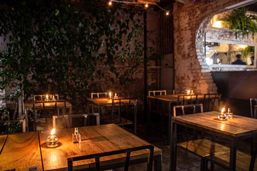 A principal razão apontada para o saldo negativo no caixa dos bares e restaurantes foi a queda das vendas no mês, sinalizada por 82% dos entrevistados