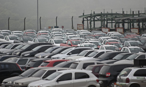 As vendas de motos tiveram uma alta ainda mais expressiva no acumulado de 2023, de 16,10% na comparação anual, atingindo 1,58 milhões de veículos emplacados