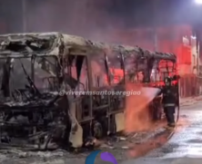 Incêndio destruiu o veículo da linha 931, da BR Mobilidade