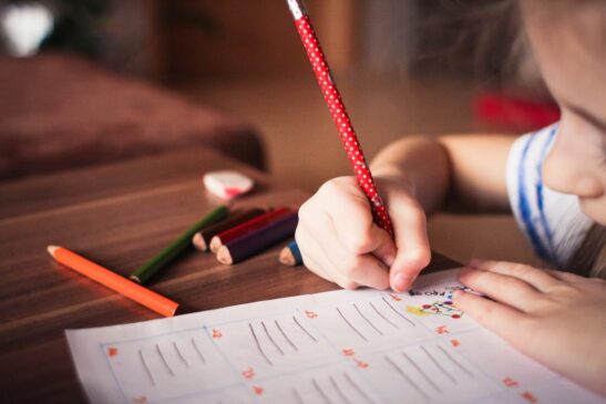 Uma das principais razões por trás dessa mudança é a preocupação com a qualidade das relações familiares dos estudantes