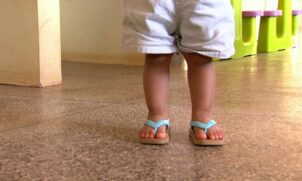 O Conselho Tutelar da Zona Noroeste contou que a menina foi levada ao abrigo por motivo de 'negligência' e alega violação dos direitos de saúde da menor, por parte dos responsáveis.