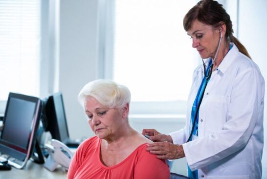Apesar de idosos e pacientes com demência dificilmente estarem aptos a realizar exercícios aeróbicos de alta intensidade, essas atividades são o foco da maioria dos trabalhos científicos relacionados à doença de Alzheimer