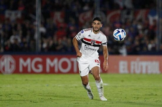 Michel Araujo, titular do time, teve constatado um estiramento na panturrilha. O uruguaio se tornou desfalque ao longo da semana após julgamento que decidiu por um jogo de suspensão para o jogador, que reclamou da arbitragem em São Paulo E Corinthians