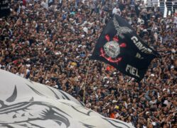 Os artefatos estão banidos nos campos de futebol do estado desde 1996