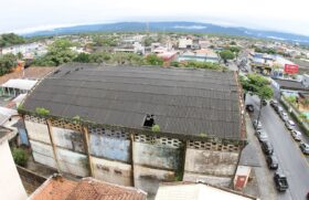 Telhado e a estrutura do Ginásio de estão em condições precárias