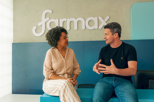 Rosangela Silva, fundadora da Negra Rosa e Ronaldo Ribeiro, CEO da Farmax