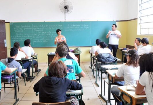 A taxa de analfabetismo no Brasil registrou queda de 0,5 ponto percentual entre 2019 e 2022.