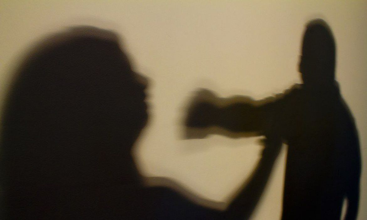 Pai confessou que agrediu o filho depois de ele ter aberto a geladeira sem sua permissão para pegar algo para comer