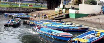 Travessia das catraias que ligam Vicente de Carvalho, em Guarujá, a Santos