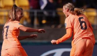 Em jogo quente, a seleção dos Estados Unidos empatou com a Holanda por 1 a 1