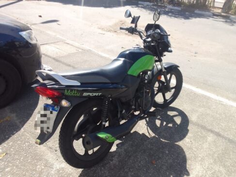 Com a recuperação da moto, seu dono foi chamado para efetuar os procedimentos legais para a entrega.