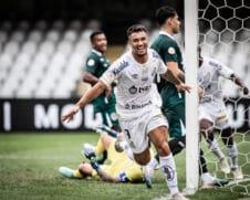 Marcos Leonardo fez dois gols e deu uma assistência contra o Goiás
