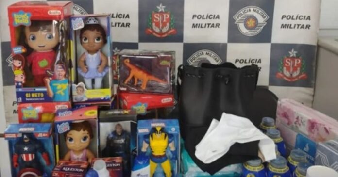 Em uma breve revista, foram encontrados todos os objetos furtados, com valor estimado em R$ 2.040,00