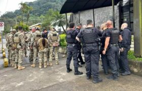 O Ministério Público de São Paulo vai investigar a operação das forças de segurança do estado em Guarujá que deixou ao menos oito mortos no fim de semana