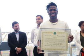 A iniciativa foi proposta depois de o jogador do Real Madrid ser vítima de racismo em um jogo do Campeonato Espanhol, em maio