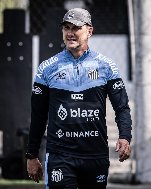 Paulo Turra não agrada no comando do Santos