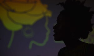 Vagas de trabalho com salários baixos e muitas vezes associadas à informalidade ainda fazem parte da rotina de mulheres negras no Brasil
