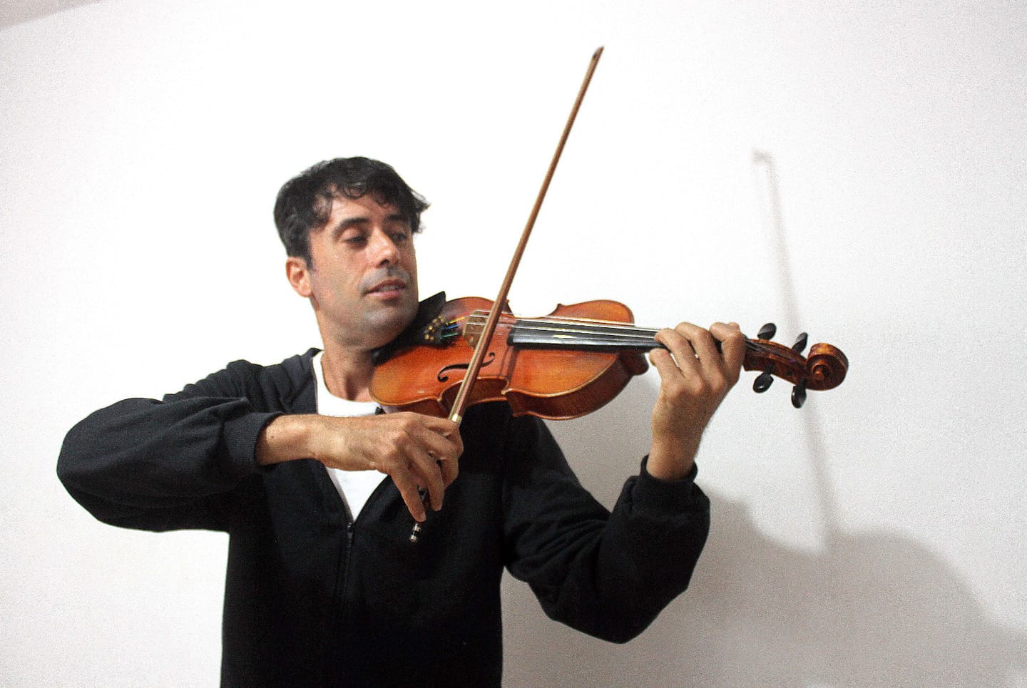 O conhecido violinista santista, Robson Peres, afirmou que estava 'ganhando seu pão' no Gonzaga