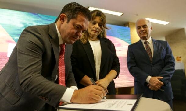 Segundo o secretário executivo do Ministério de Minas e Energia, Efrain Cruz, a expectativa é que o Brasil aumente em 109% a produção de petróleo até 2035