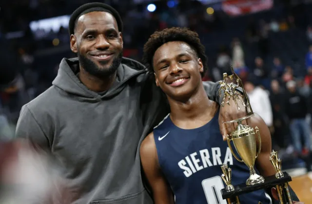 Bronny James, filho de LeBron James, sofreu uma parada cardíaca durante um treino nesta segunda-feira (24)