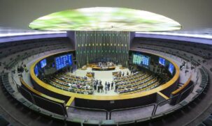 Para a sociedade acreditar que é possível melhorar a representação política no Brasil