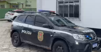 Os homens são investigados por integrarem um grupo que participou do homicídio de um homem de 51 anos.