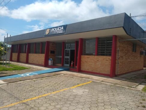 Levado à cadeia pública, o suspeito permanece à disposição da Polícia