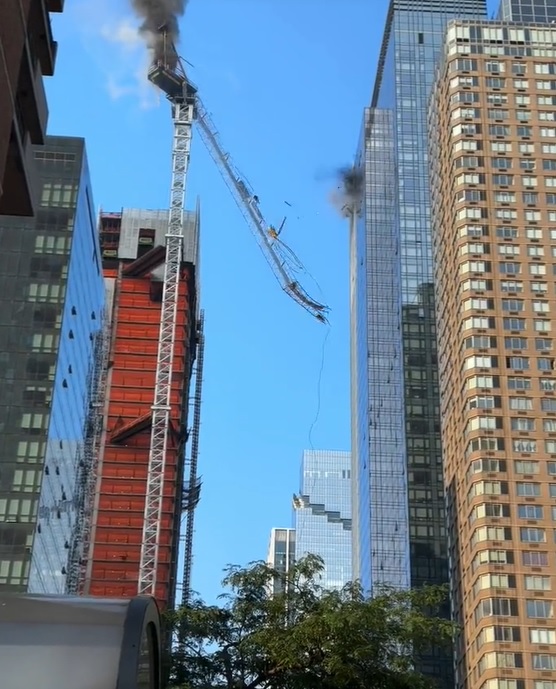 O incidente ocorreu às 7h30 no horário local (8h30 em Brasília) no bairro de Hells Kitchen, em Manhattan