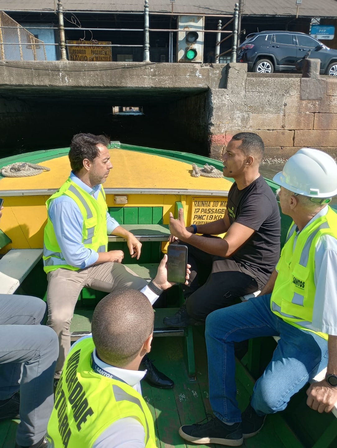 A medida visa evitar a queda de blocos de concreto do túnel sobre os 15 mil usuários deste centenário meio de transporte