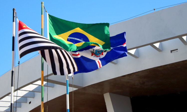 As exceções são para os serviços emergenciais