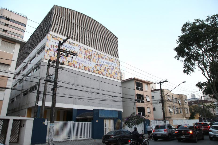 Prédio no Embaré receberá alunos da UME Florestan Fernandes.