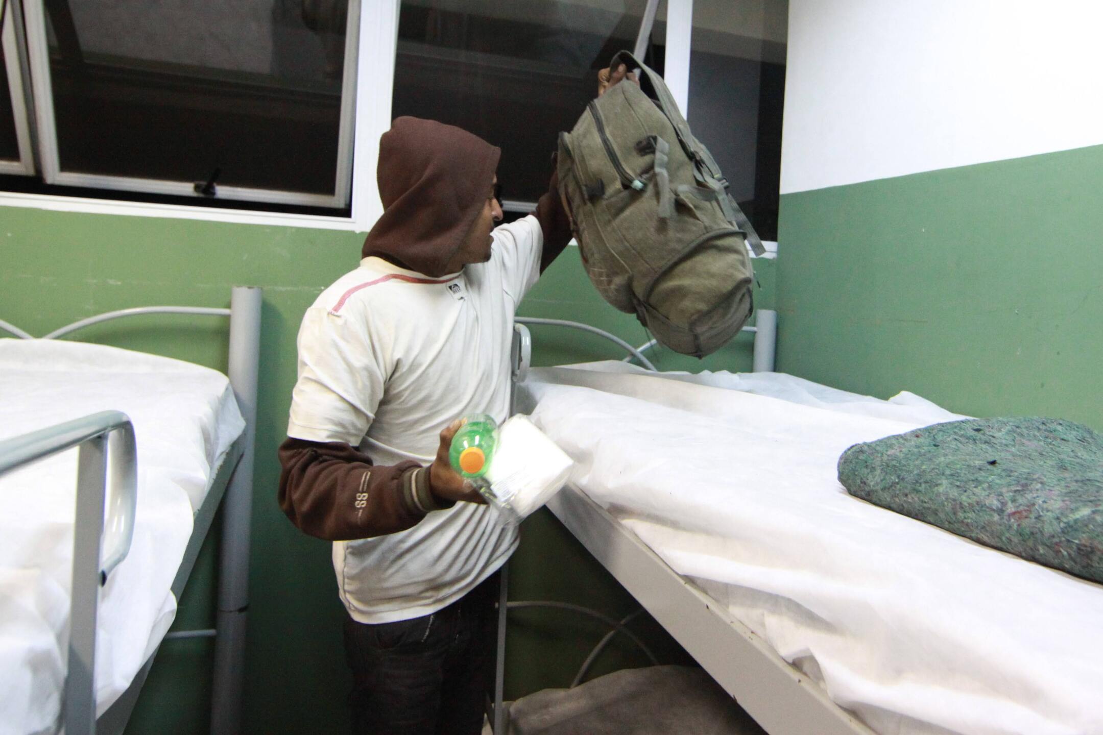 A adaptação do espaço na Arena Santos funcionará até agosto, mês em que estas novas 20 vagas passarão a ser oferecidas no Albergue Noturno