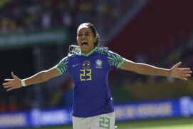 Gabi Nunes comemora gol durante jogo amistoso entre as seleções de Brasil e Chile