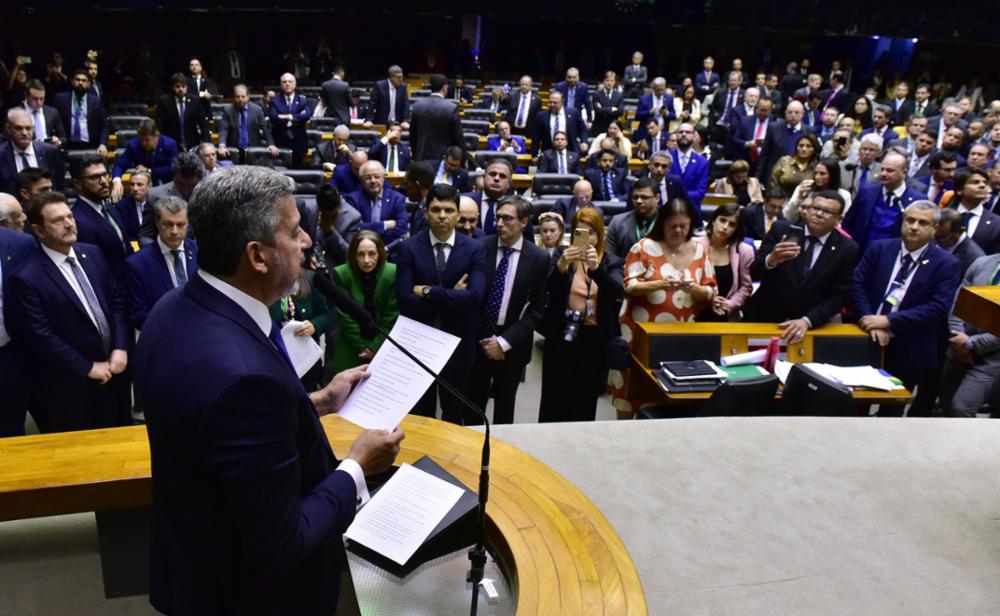 Durante o discurso de abertura das votações, Lira enalteceu o empenho de Tarcísio