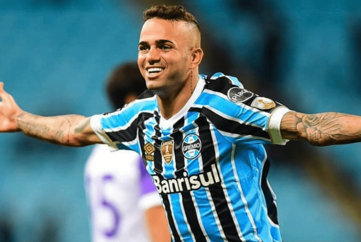 Luan, Rei da América e campeão da Libertadores pelo Grêmio, está de volta ao clube gaúcho
