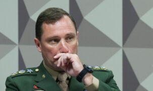 No início deste mês, a comissão entrou com uma ação contra Cid após ele prestar depoimento e se negar a responder perguntas que não o incriminariam