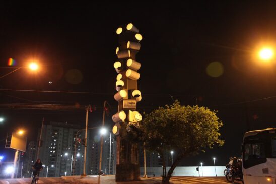 A iluminação cênica de cada tambor é composta por uma luminária com 10 Watts de potência