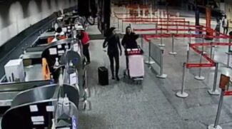 Jeanne Paolini e Kátyna Baía foram presas em uma escala em Frankfurt no dia 5 de março.