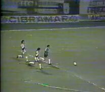 Palhinha no histórico lance do 'gol de nariz' pelo Corinthians em 1977