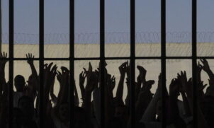 A população prisional no Brasil bateu novo recorde e chegou a 832.295 pessoas no fim do ano passado.